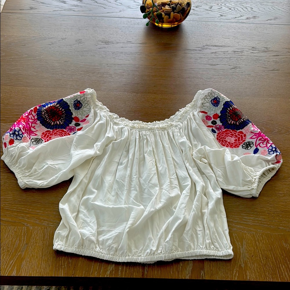 Women's Solitaire Blouse XL Floral Embroidered Off the Shoulder Flowing Top